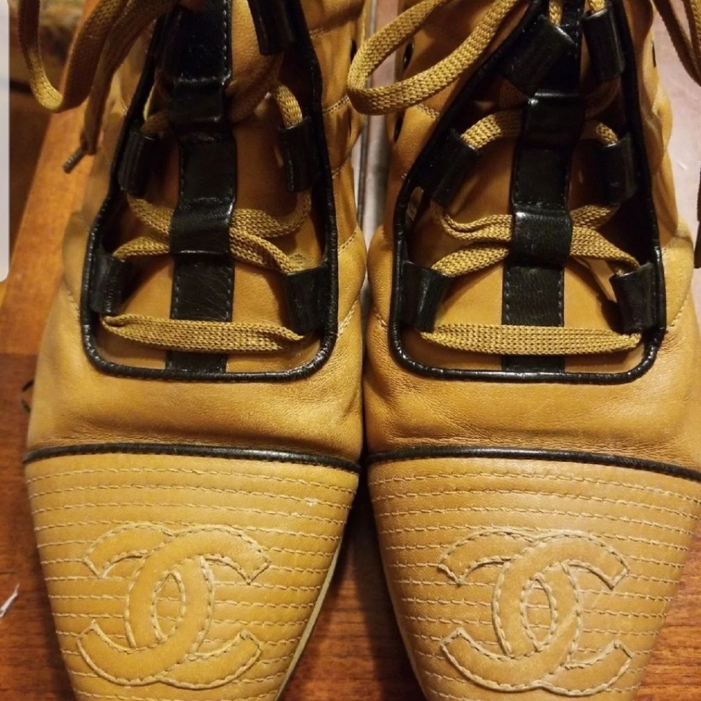 Auth Chanel Women's Beige/Toe CC Logo